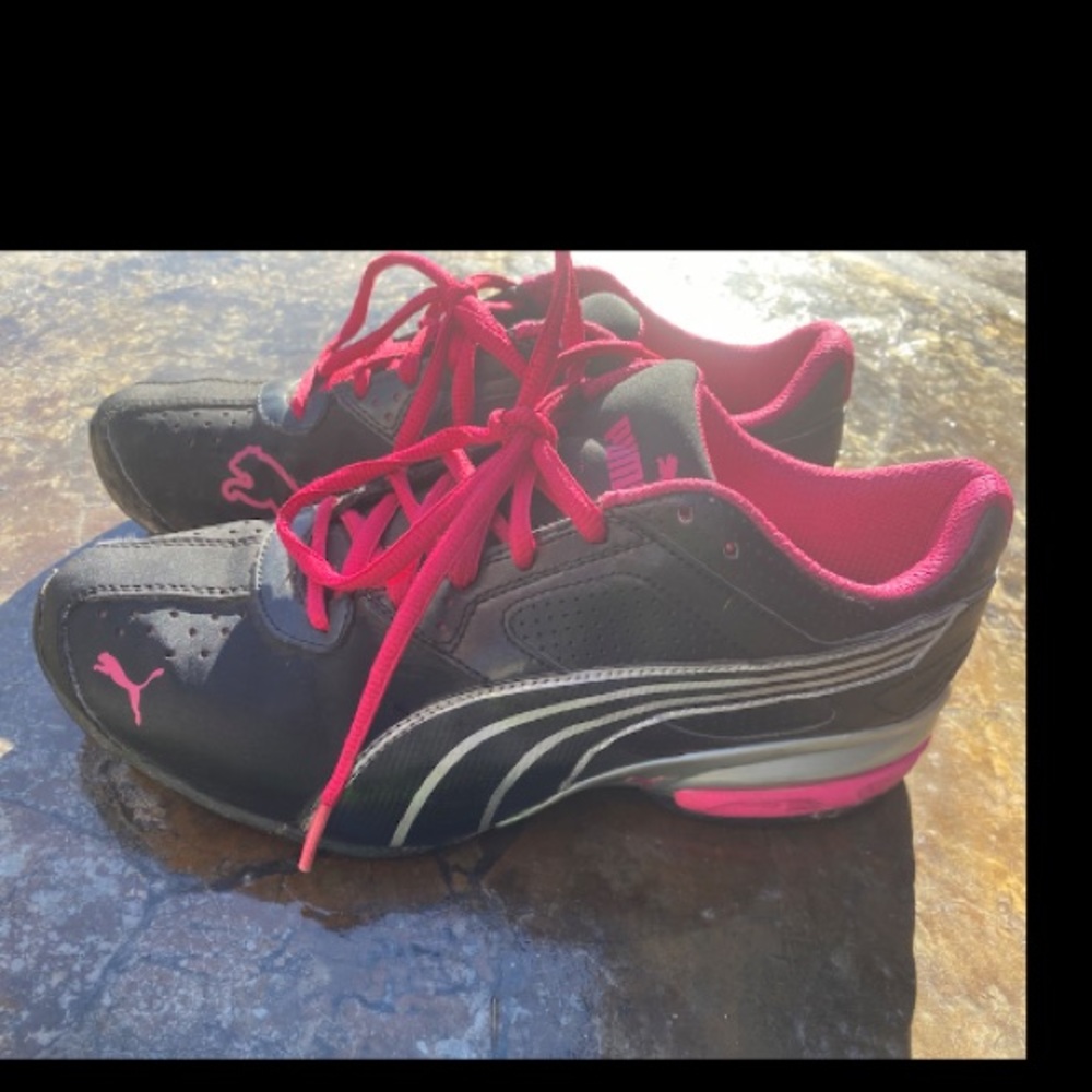 PUMA 5.5 Black Hot Pink Athletic Shoe Cross Train Sneaker Women’s Big Girls EUC!